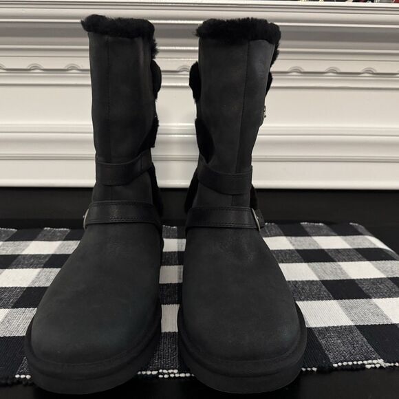 UGG Becket Black Womens Leather Sheepskin Buckle Short Boots Sz 7 - Picture 4 of 9